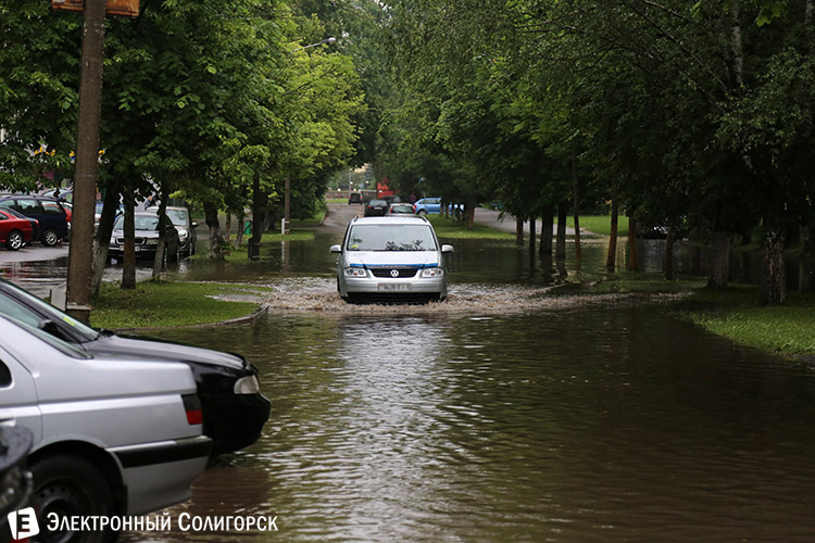 сильный дождь в Солигорске