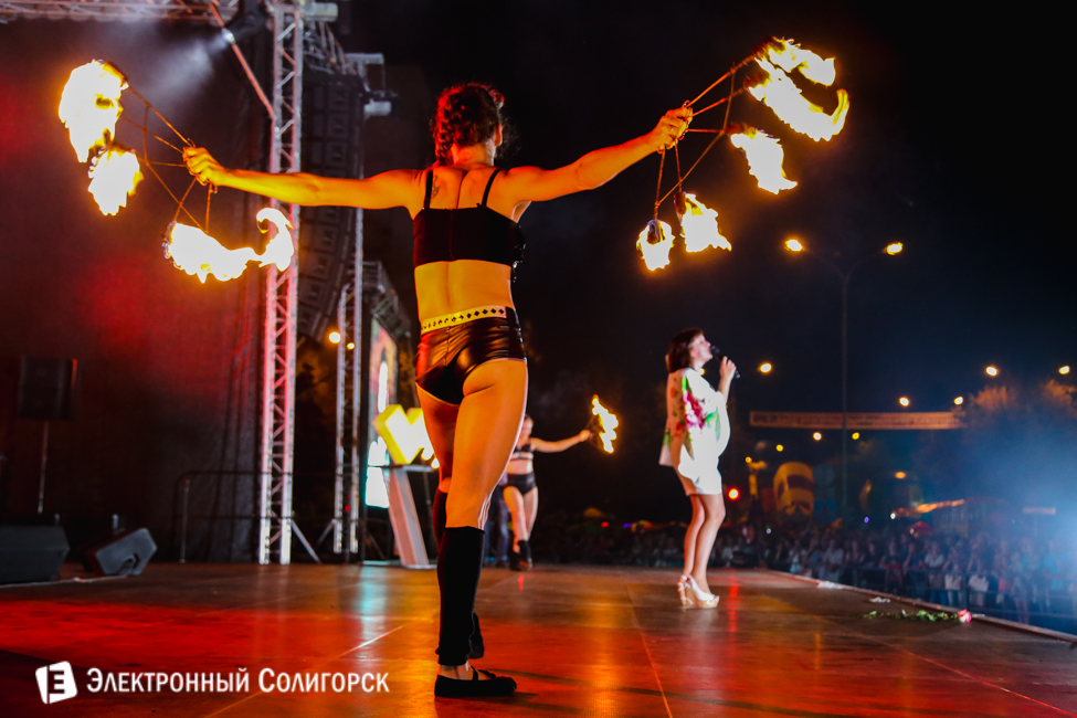 Выступление Ирины Дорофеевой фаер шоу Солигорск