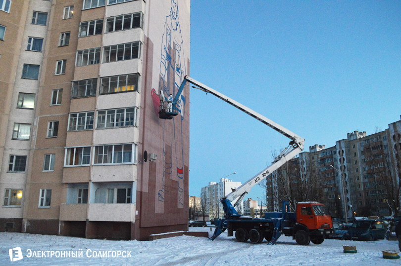 рисунок на здании Солигорск ул.Богомолова