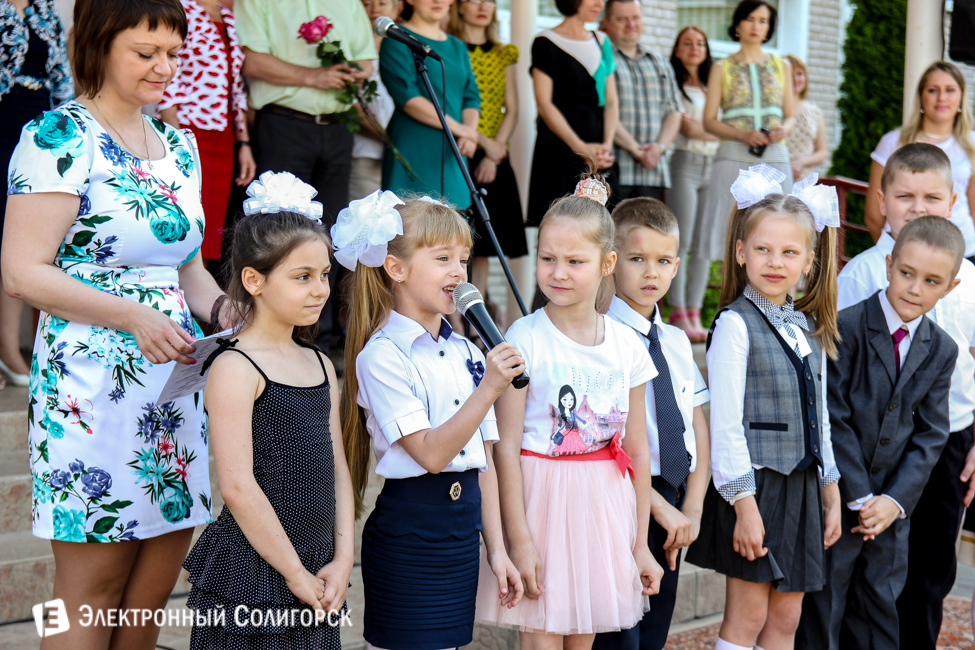 Последний звонок 2016 в СШ 4 Солигорска последний звонок 2016 солигорск 4 школа