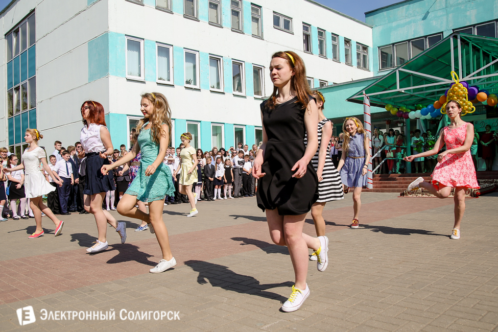 Последний звонок 2016 в гимназии 2 Солигорска последний звонок 2016 солигорск гимназия 2