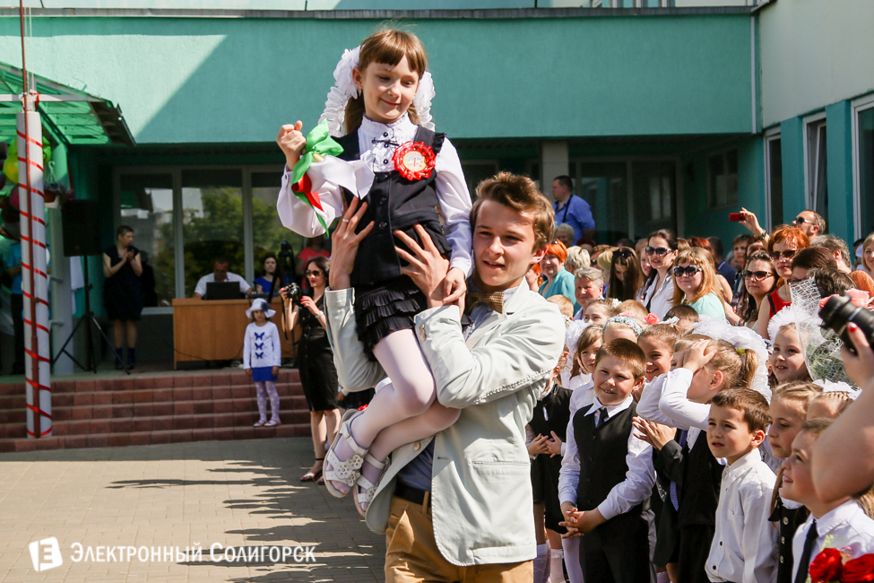 Последний звонок 2016 в гимназии 2 Солигорска последний звонок 2016 солигорск гимназия 2