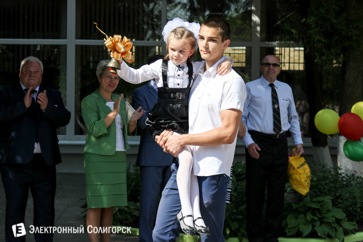 Министр образования Михаил Журавков в СШ №3 Министр образования Михаил Журавков в СШ №3 Солигорска