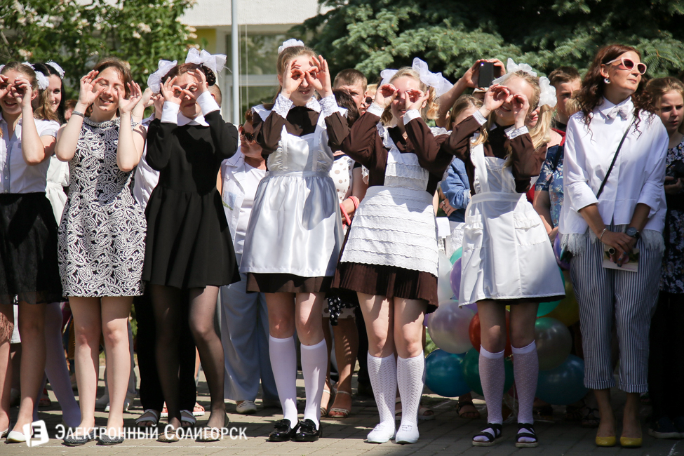 Последний звонок 2016 в СШ 10 Солигорска последний звонок 2016 солигорск 10 школа