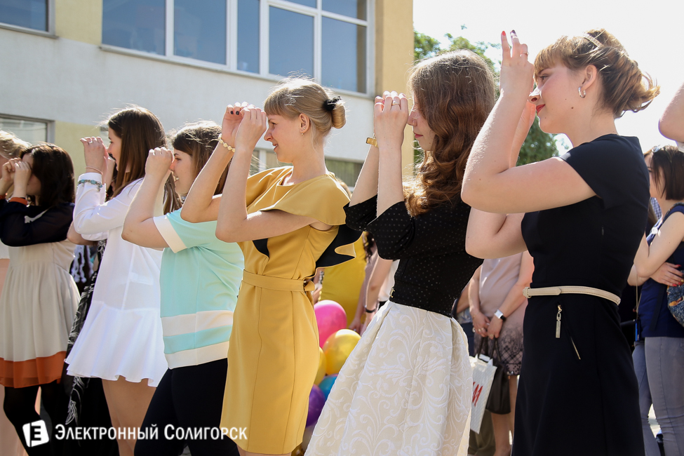 Последний звонок 2016 в СШ 10 Солигорска последний звонок 2016 солигорск 10 школа