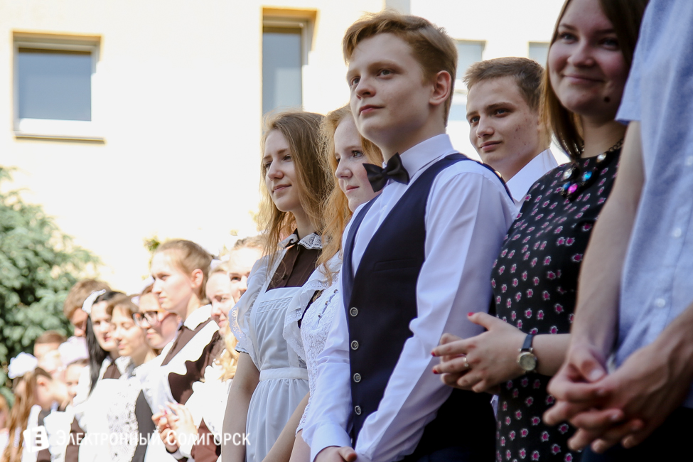 Последний звонок 2016 в СШ 10 Солигорска последний звонок 2016 солигорск 10 школа