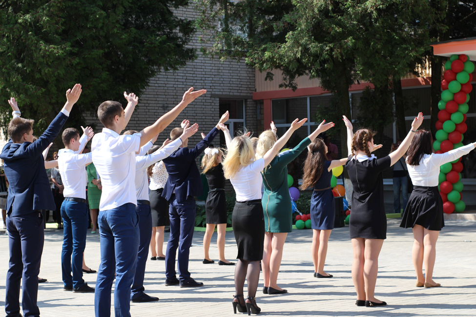 Последний звонок 2016 в СШ 3 Солигорска последний звонок 2016 солигорск 3 школа