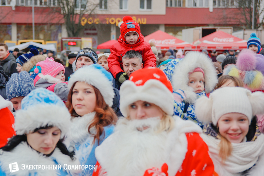Парад Дедов Морозов Солигорск