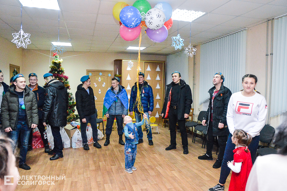 десантники в приюте