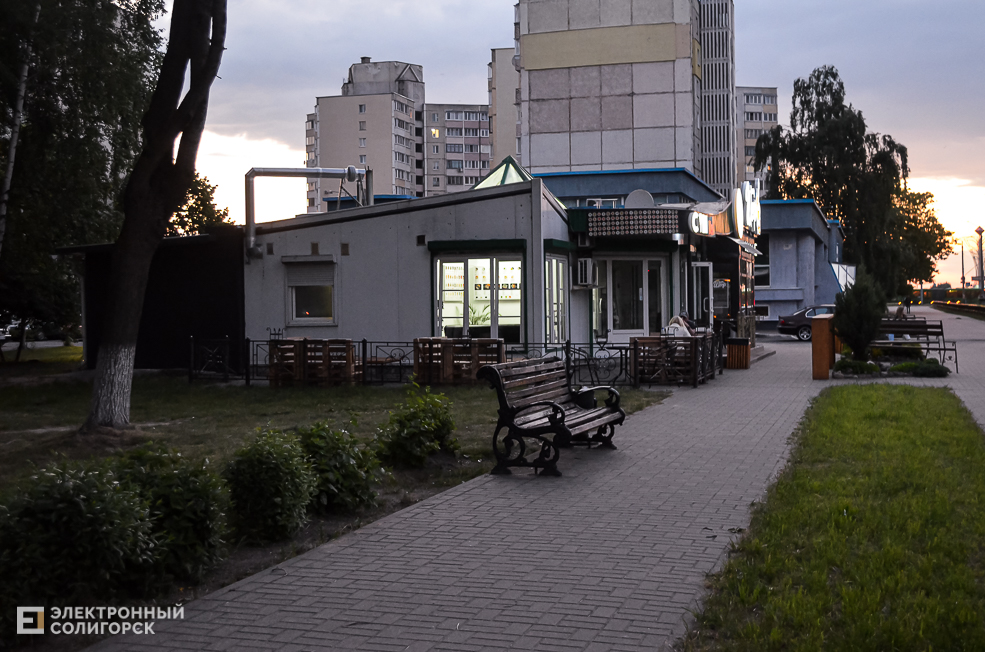 Night cafe 10