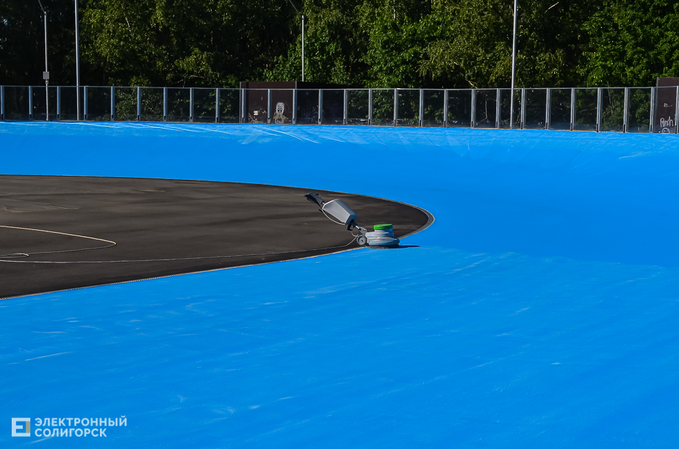Roller track 6