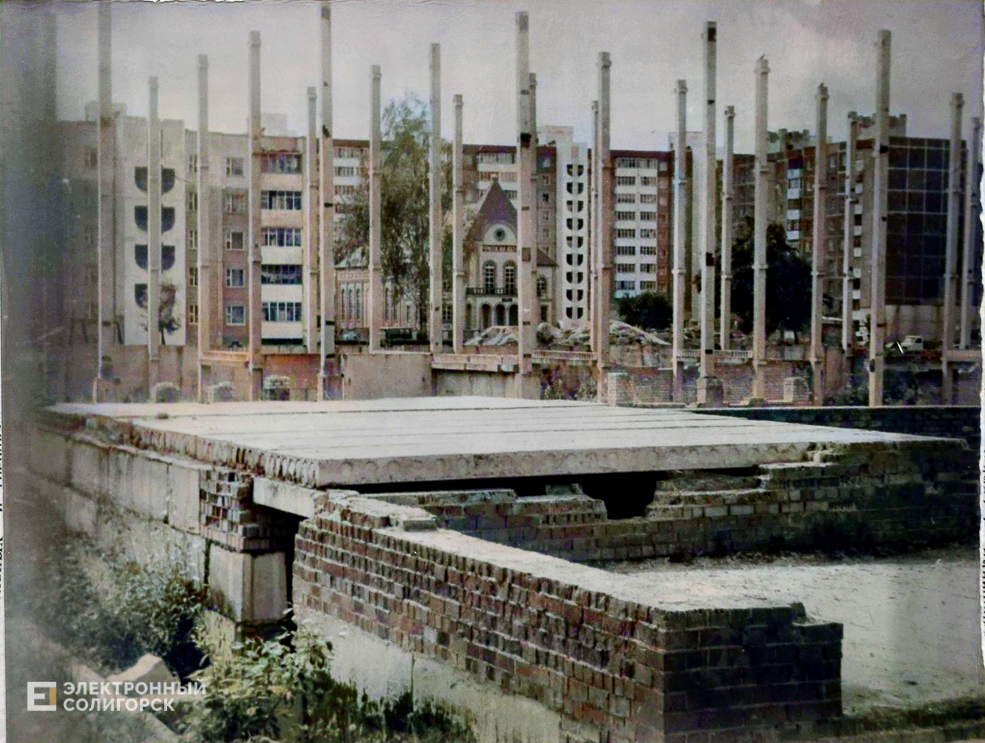 Retrocolor strojtrest 6