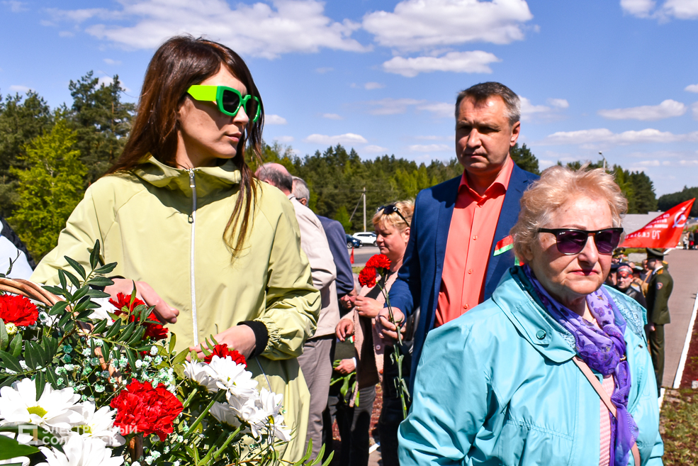 Razvilka miting 105