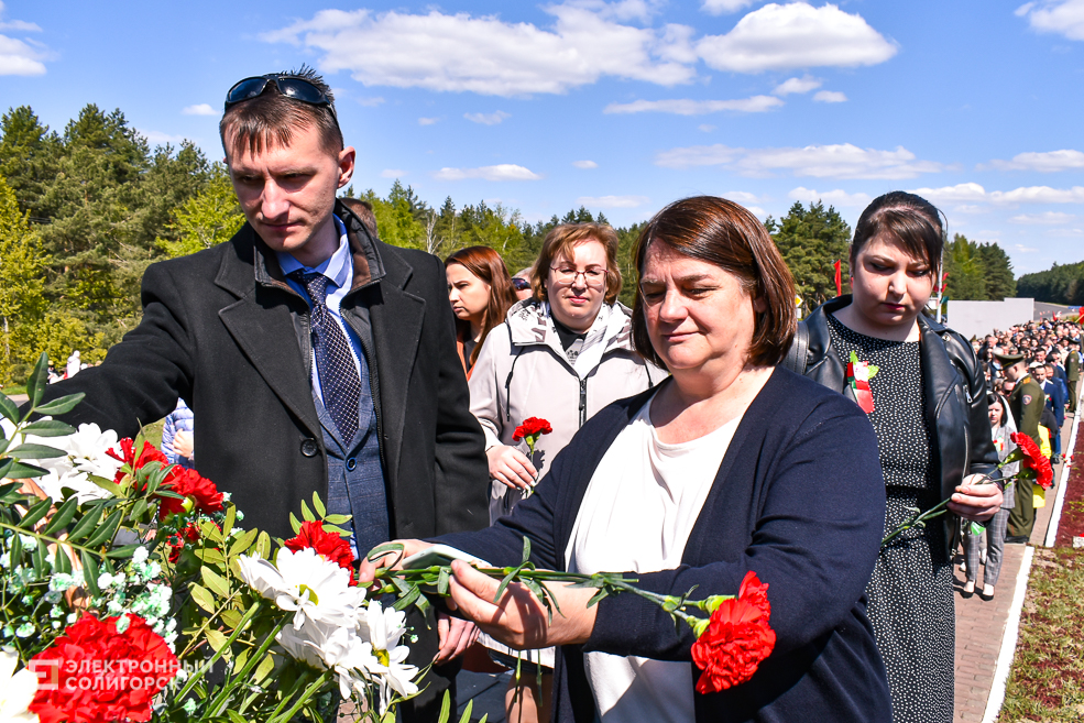 Razvilka miting 75